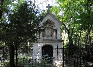 Mausoleum Montleart im Schlosspark an der Savoyenstraße