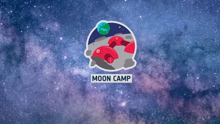 Das Logo der Moon Camp Challenge vor dem Hintergrund des Weltalls