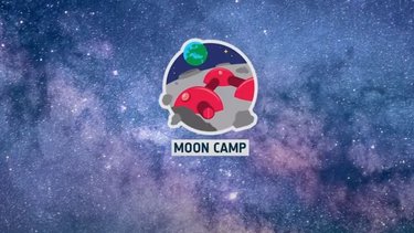 Das Logo der Moon Camp Challenge vor dem Hintergrund des Weltalls