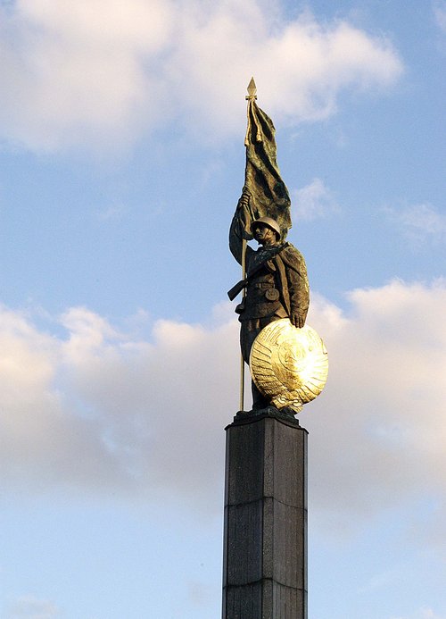 Heldendenkmal der Roten Armee am Schwarzenbergplatz im 3. Wiener Gemeindebezirk