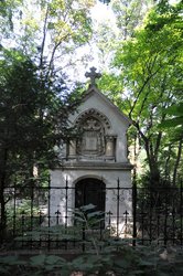 Mausoleum Montleart im Schlosspark an der Savoyenstraße