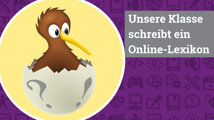 Auf lila Hintergrund sind in etwas dünklerer Farbe verschiedene Icons mit Medien- und Bildungskontext zu erkennen. Links im Bild ein runder Bildausschnitt mit weißem Rahmen, darin ist ein gezeichneter Kiwi-Vogel zu sehen, in einer aufgebrochenen Eierschale sitzend, auf welcher ein Fragezeichen und ein Rufzeichen abgebildet ist. Rechts im Bild der weiße Schriftzug "Unsere Klasse schreibt ein Online-Lexikon" auf grauem Hintergrund.
