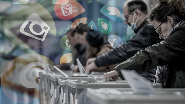 Im Vordergrund sind Menschen bei den Wahlurnen zu sehen, im Hintergrund Symbole von Sozialen Medien