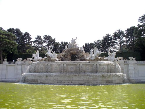 Schönbrunn: Brunnen