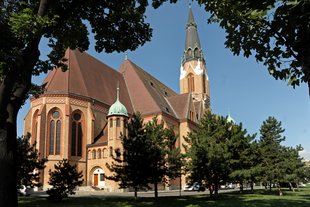 Kinzerplatz mit Donaufelder Pfarrkirche