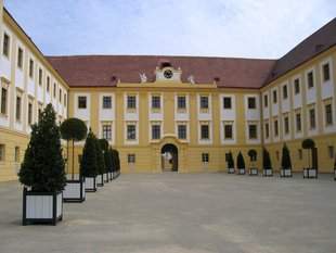 Schlosshof: Ehrenhof
