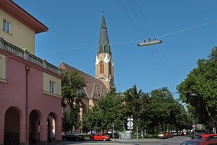 Kinzerplatz mit Donaufelder Pfarrkirche