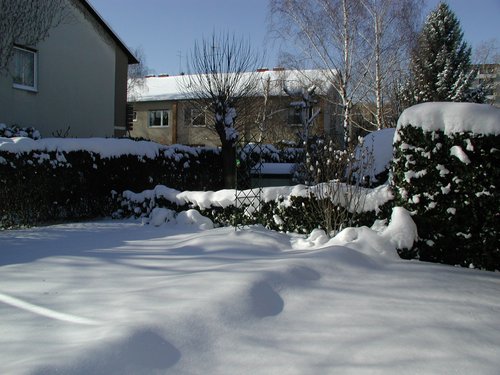 verschneiter Garten