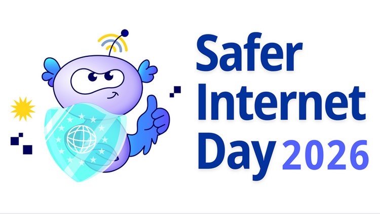 Eine Comicfigur mit einem Schild in der Hand, daneben steht Safer Internet Day 2026