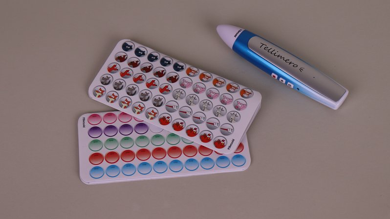 Der blaue Tellimero Stift. Daneben sindAudiosticker