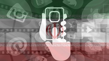 Iranische Flagge und im Vordergrund ein Symbol für Smartphone und Soziale Medien