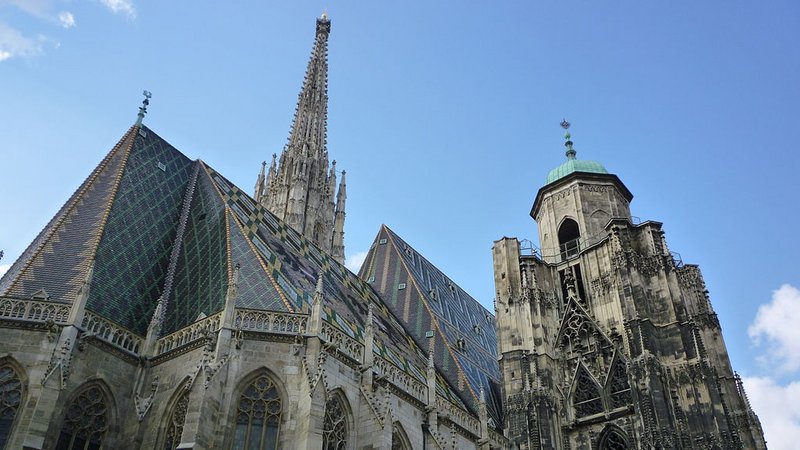 Ein Foto des Wiener Stephansdoms im Querformat.