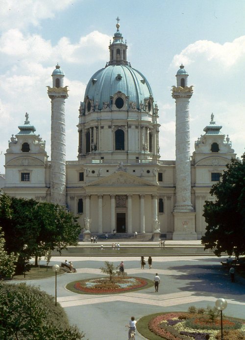 Karlskirche am Karlsplatz im 4. Wiener Gemeindebezirk