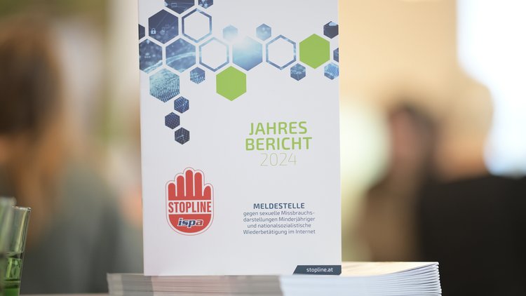 Ein Foto des Stopline-Jahresbericht 2024
