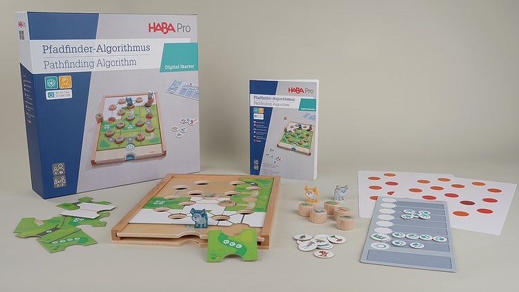 Das Spiel "Pfadfinder Algorithmus" mit allen Einzelteilen wie Spielbrett, Spielfiguren und Handbuch ist zu sehen