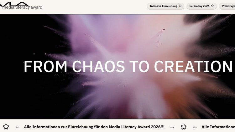 Der Screenshot der MLA-Webseite, auf der gerade eine Farbwolke explodiert, mit dem Schriftzug: "From Chaos to Creation"