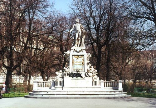 Mozartdenkmal im Burggarten im 1. Wiener Gemeindebezirk