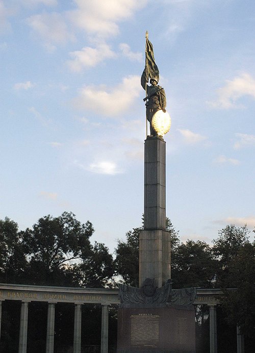 Heldendenkmal der Roten Armee am Schwarzenbergplatz im 3. Wiener Gemeindebezirk
