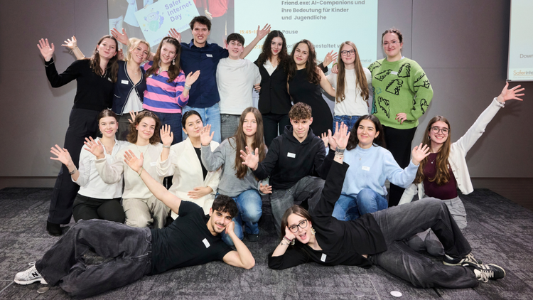 Gruppenfoto von der Fachtagung zum Safer Internet Day 2026.