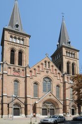 Pfarrkirche Neuottakring Zur Heiligen Familie am Familienplatz