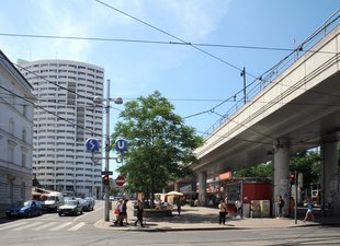 U-Bahnstation der U3 in Ottakring mit klinotel 01
