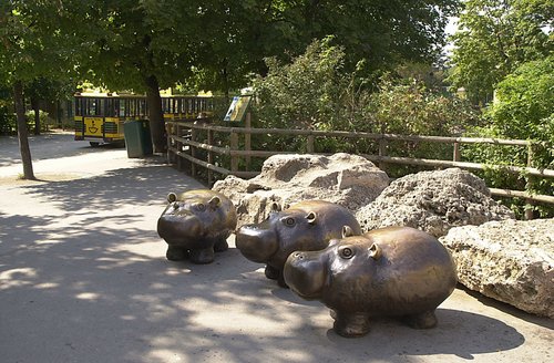 Tiergarten Schönbrunn: Flusspferdfiguren