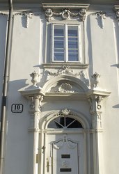 Dreimäderlhaus (Biedermeierhaus)